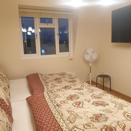London Luxury 3 Bedroom 2 Bathrooms Flat 1 Min To Redbridge Station Free Parking & Wifi Wanstead Exterior photo