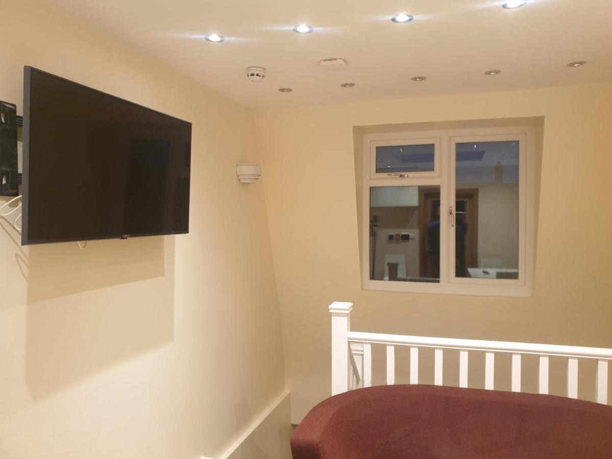 London Luxury 3 Bedroom 2 Bathrooms Flat 1 Min To Redbridge Station Free Parking & Wifi Wanstead Exterior photo