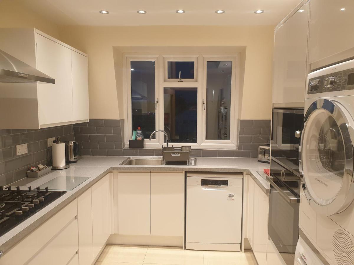 London Luxury 3 Bedroom 2 Bathrooms Flat 1 Min To Redbridge Station Free Parking & Wifi Wanstead Exterior photo