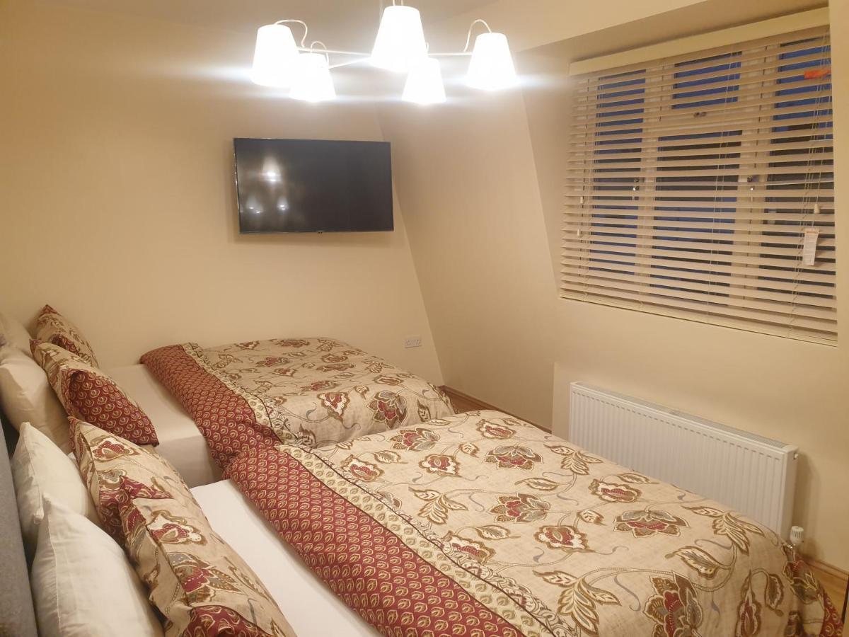 London Luxury 3 Bedroom 2 Bathrooms Flat 1 Min To Redbridge Station Free Parking & Wifi Wanstead Exterior photo