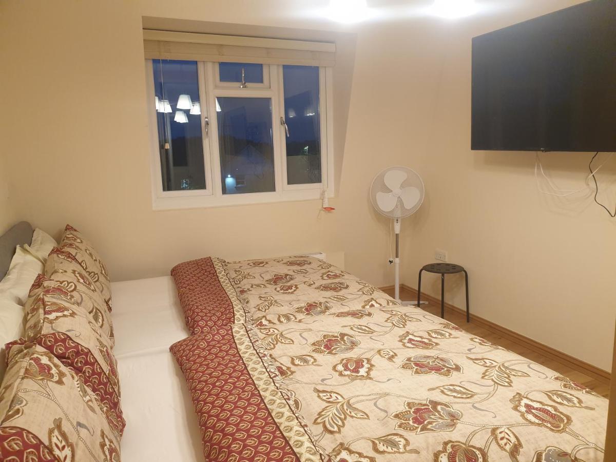 London Luxury 3 Bedroom 2 Bathrooms Flat 1 Min To Redbridge Station Free Parking & Wifi Wanstead Exterior photo